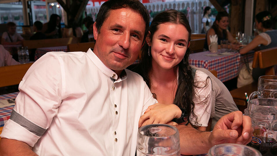 Die Partybilder vom Dienstag, 12. August, aus dem Festzelt Reisinger. Die Partybilder vom Dienstag, 12. August, aus dem Festzelt Reisinger.
