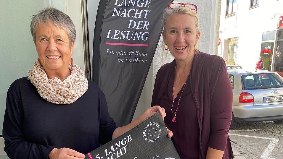 Die beiden Organisatorinnen der „Langen Nacht der Lesung“, Beate Freitag (l.) und Carola Höcherl-Neubauer.