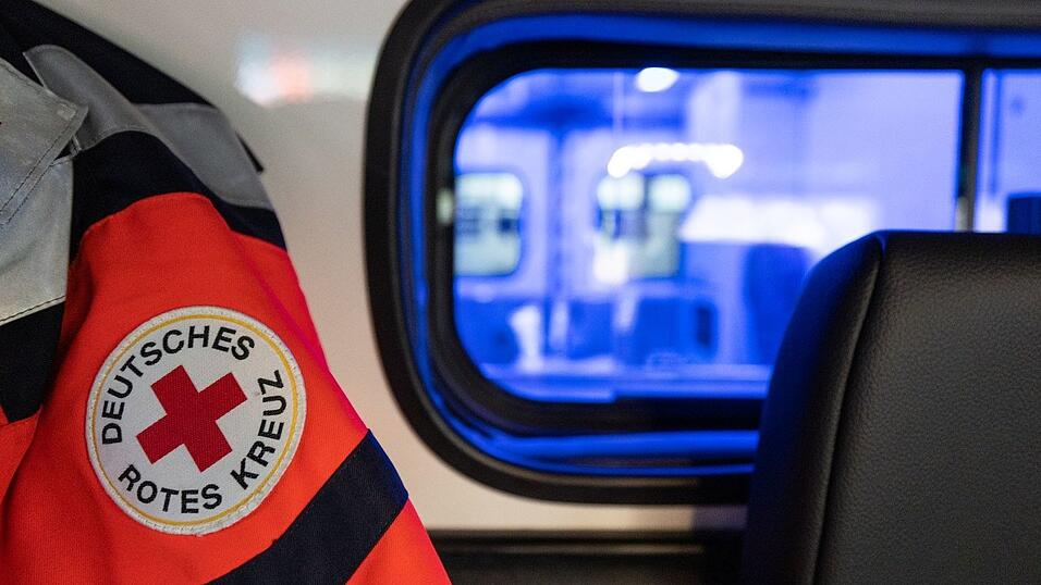 Die Frau wurde tot aus dem eiskalten Wasser geborgen. (Symbolbild) Die Frau wurde tot aus dem eiskalten Wasser geborgen. (Symbolbild)