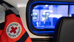 Die Frau wurde tot aus dem eiskalten Wasser geborgen. (Symbolbild) Die Frau wurde tot aus dem eiskalten Wasser geborgen. (Symbolbild)