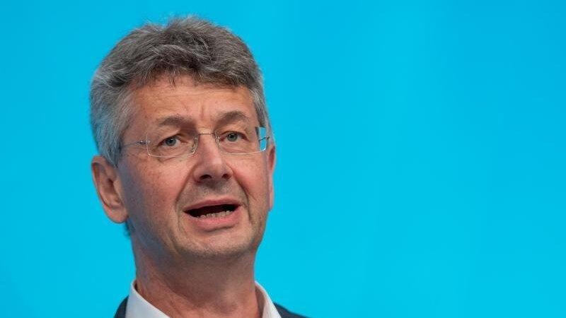 Michael Piazolo (Freie W&auml;hler), Staatsminister f&uuml;r Unterricht und Kultus. Foto: Peter Kneffel/dpa/Archivbild