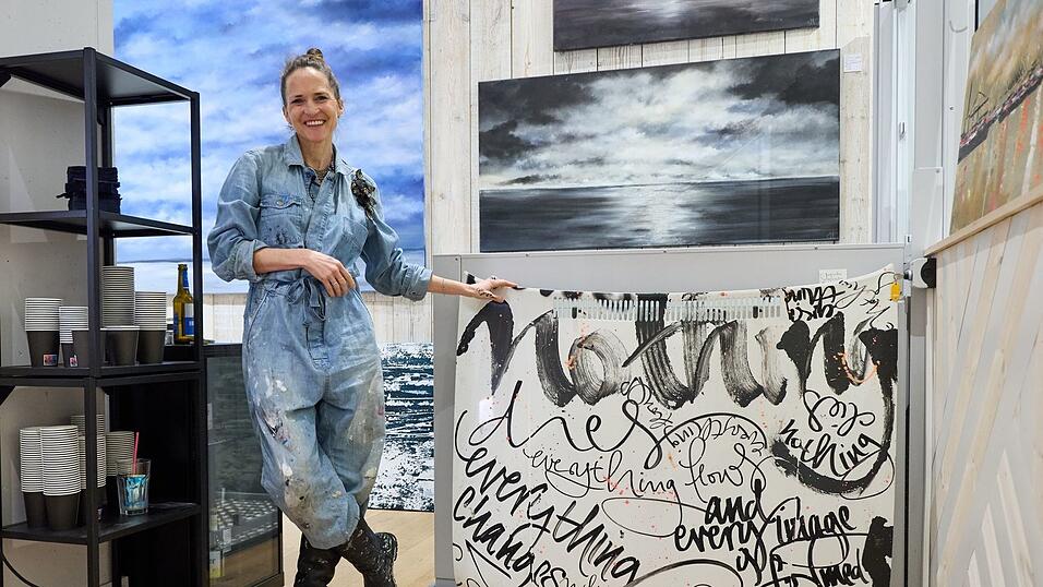 Die Hamburger K&uuml;nstlerin Jeannine Platz liebt Malen und Schreiben. Beides zeichnet ihre Werke aus.