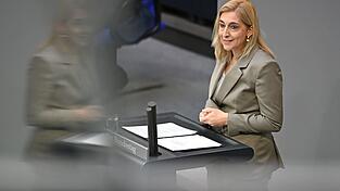 Ministerin Nina Warken (CDU) warb für das Spargesetz. Ministerin Nina Warken (CDU) warb für das Spargesetz.
