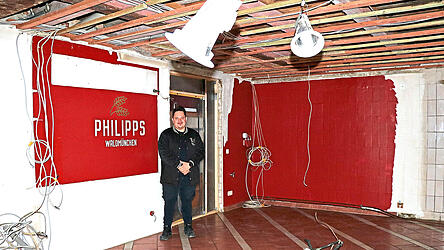 Der Laden in der Schulstraße wird komplett neu gestaltet; es wird auch mehr Sitzengelegenheiten geben, verrät Christian Philipps.