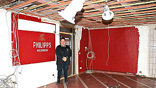 Der Laden in der Schulstraße wird komplett neu gestaltet; es wird auch mehr Sitzengelegenheiten geben, verrät Christian Philipps.