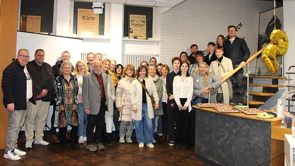 'Freir&auml;umler', Wegbegleiter, Unterst&uuml;tzer und Interessierte feierten am Dienstagabend den Geburtstag der Initiative.