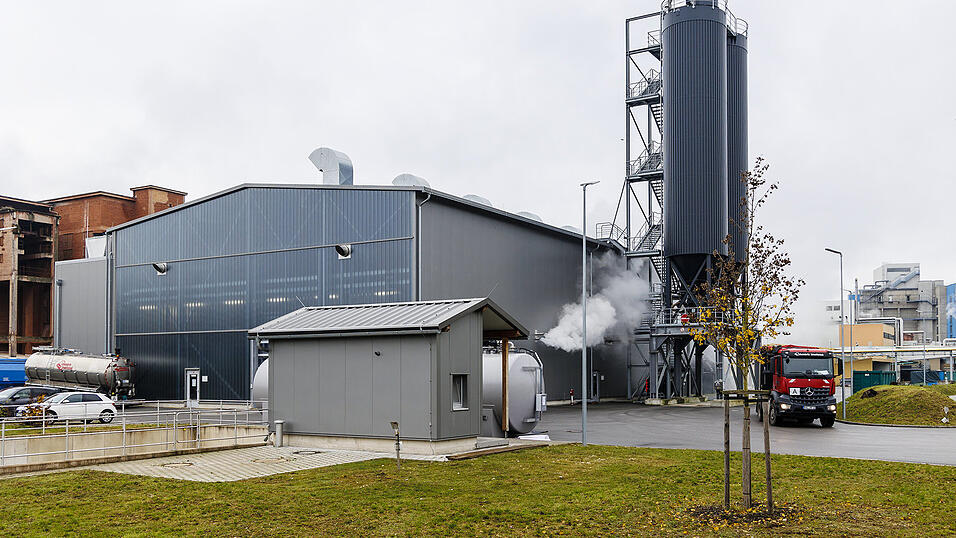 Rund 15 000 Tonnen getrockneter Klärschlamm fallen in der Schwandorfer Anlage an. Bislang wird er in einem Zementwerk verbrannt. Diese Praxis ist nicht mehr lange möglich. Rund 15 000 Tonnen getrockneter Klärschlamm fallen in der Schwandorfer Anlage an. Bislang wird er in einem Zementwerk verbrannt. Diese Praxis ist nicht mehr lange möglich.
