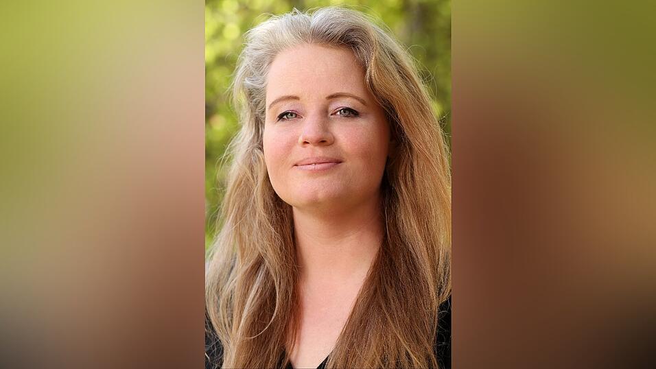 Prof. Dr. Katharina Zweig. Sie leitet an der TU Kaiserslautern den Studiengang Sozio-Informatik. Prof. Dr. Katharina Zweig. Sie leitet an der TU Kaiserslautern den Studiengang Sozio-Informatik.