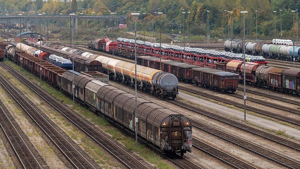Die Sperrung hatte gro&szlig;e Auswirkungen auf den Zugverkehr. (Symbolbild)