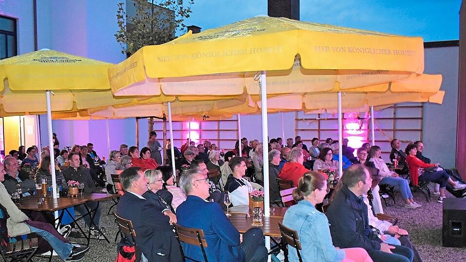 Das Warten auf die Regenpause hat sich für die Zuschauer auf jeden Fall gelohnt.