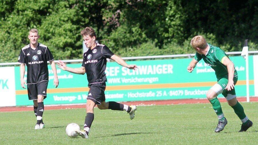 Die SpVgg Landshut schenkte gegen Rosenheim eine 2:0 Führung wieder her (Foto: Herrmann). Die SpVgg Landshut schenkte gegen Rosenheim eine 2:0 Führung wieder her (Foto: Herrmann).