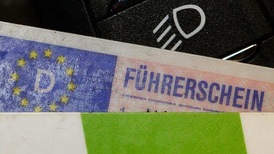Seit dem Tattag im November 2025 ist der F&uuml;hrerschein des Beschuldigten sichergestellt - was er mit dem Einspruch gegen den Strafbefehl bezweckt, war der Richterin daher nicht klar, denn bei einer Verurteilung w&auml;re die Fahrerlaubnis erneut f&uuml;r mindestens drei Monate weg. (Symbolbild)