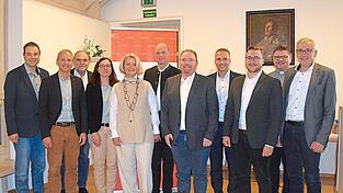 Der neugewählte Caritasrat zusammen mit Josef Süß (links) und Stefan Schmidberger (Zweiter von links).