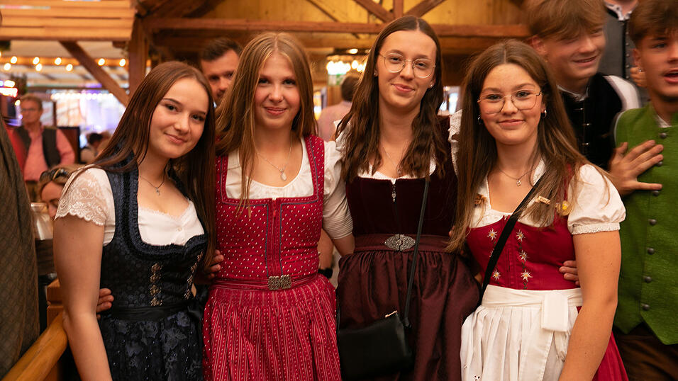 Die Partybilder vom Sonntag, 17. August, aus dem Festzelt Nothaft. Die Partybilder vom Sonntag, 17. August, aus dem Festzelt Nothaft.