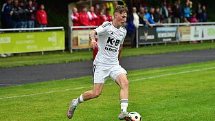 Niklas Maimer wurde rüde gefoult, da hätte es für den Sünder Rot statt Zeitstrafe geben müssen, was die Lamer dem Schiedsrichter ankreideten.