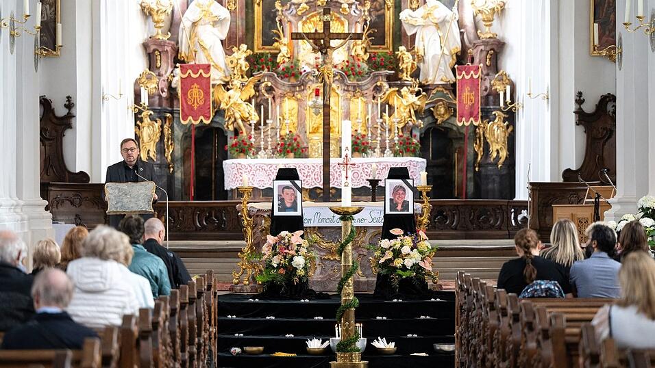 Zu einem Gottesdienst in deutscher und ukrainischer Sprache kamen auch viele Landsleute der Getöteten. (Archivbild)