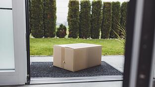 Was die Frau in dem Paket vorfand war äußerst unangenehm. (Symbolbild) Was die Frau in dem Paket vorfand war äußerst unangenehm. (Symbolbild)