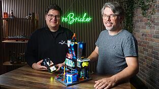 In ihrem Studio stellen die Rebricker Klemmbausteinsets vor. Die „Unterhaltung für technikaffine Klemmbaustein-Interessierte“, diene lediglich der Reichweite, weniger als Haupteinnahmequelle. In ihrem Studio stellen die Rebricker Klemmbausteinsets vor. Die „Unterhaltung für technikaffine Klemmbaustein-Interessierte“, diene lediglich der Reichweite, weniger als Haupteinnahmequelle.
