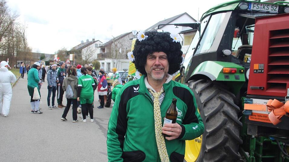 Viele Faschings-Fans haben sich am Samstag den Umzug in Langenbach angesehen. Viele Faschings-Fans haben sich am Samstag den Umzug in Langenbach angesehen.