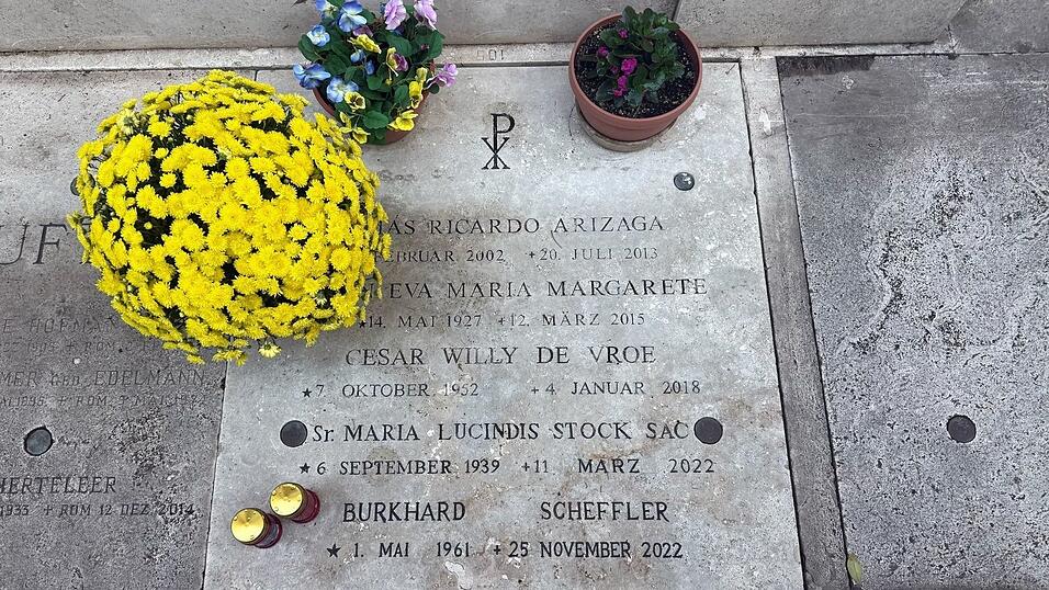 Die Urne ist auf dem Friedhof Campo Santo Teutonico bestattet. Die Urne ist auf dem Friedhof Campo Santo Teutonico bestattet.