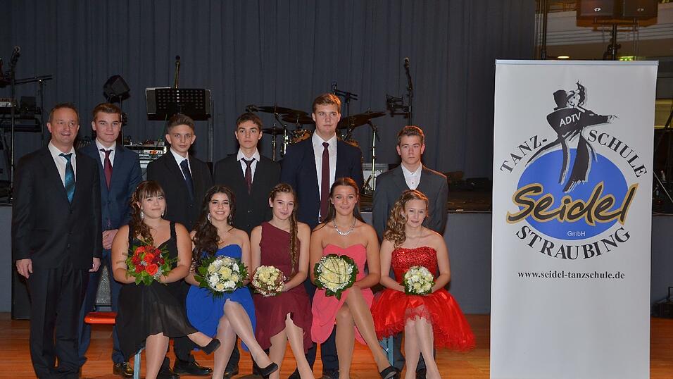 Die Bilder vom Abschlussball der Tanzschule Seidel in der Fraunhofer-Halle am 28. November. Die Bilder vom Abschlussball der Tanzschule Seidel in der Fraunhofer-Halle am 28. November.