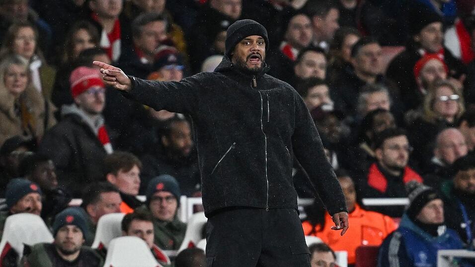 Vincent Kompany sah eine erste Halbzeit ohne klar spielbestimmendes Team.