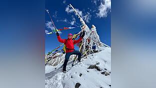 Zwei Jahre nach seinem Lungenödem auf 5.500 Metern wagte sich der Deggendorfer Detlev Gück wieder in extreme Höhe. Zwei Jahre nach seinem Lungenödem auf 5.500 Metern wagte sich der Deggendorfer Detlev Gück wieder in extreme Höhe.