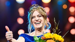 Auf die amtierende Weinkönigin Charlotte Weihl könnte erstmals ein Mann folgen (Archivfoto)