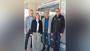 Freuen sich, dass Sepp Liegl (Zweiter von rechts) die Filmidee aufgegriffen hat: Trenckvereinsvorsitzender Martin Frank, zweite Vorsitzende Catalin Heumann und B&uuml;rgermeister Markus Ackermann.