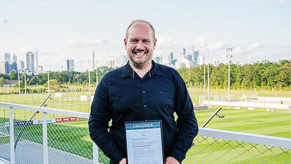 Johannes Ederer aus Cham gehört zu den wenigen Auserwählten, die am zweiten Trainer-Lehrgang für die neue A+Lizenz der DFB-Akademie teilnehmen durften. Johannes Ederer aus Cham gehört zu den wenigen Auserwählten, die am zweiten Trainer-Lehrgang für die neue A+Lizenz der DFB-Akademie teilnehmen durften.