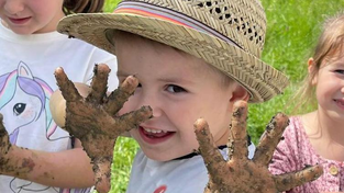 Einer der ersten Termine der Kindergruppe noch vor der offiziellen Gründung. Es wurden „Seedbombs“ hergestellt. Zu sehen sind Leni, Josef und Leni.