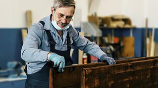 Einige über 65-Jährige arbeiten auch deshalb noch, da sie Spaß an der Tätigkeit oder dem Kontakt zu anderen haben.