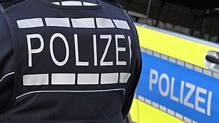 Nach mehr als 40 Einbrüchen und Einbruchsversuchen in Schulen in Unterfranken hat die Polizei drei Tatverdächtige festgenommen. (Symbolbild) Nach mehr als 40 Einbrüchen und Einbruchsversuchen in Schulen in Unterfranken hat die Polizei drei Tatverdächtige festgenommen. (Symbolbild)