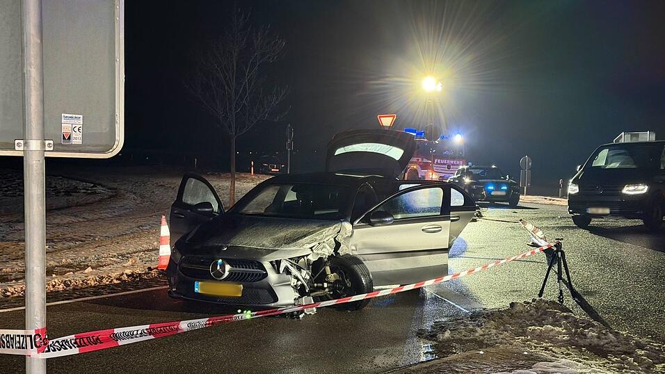 Die Flucht der M&auml;nner endete nach etwa 20 Kilometern in Wei&szlig;enburg, als das Auto der Verd&auml;chtigen mit einem anderen Wagen zusammenstie&szlig;. (Archivbild)