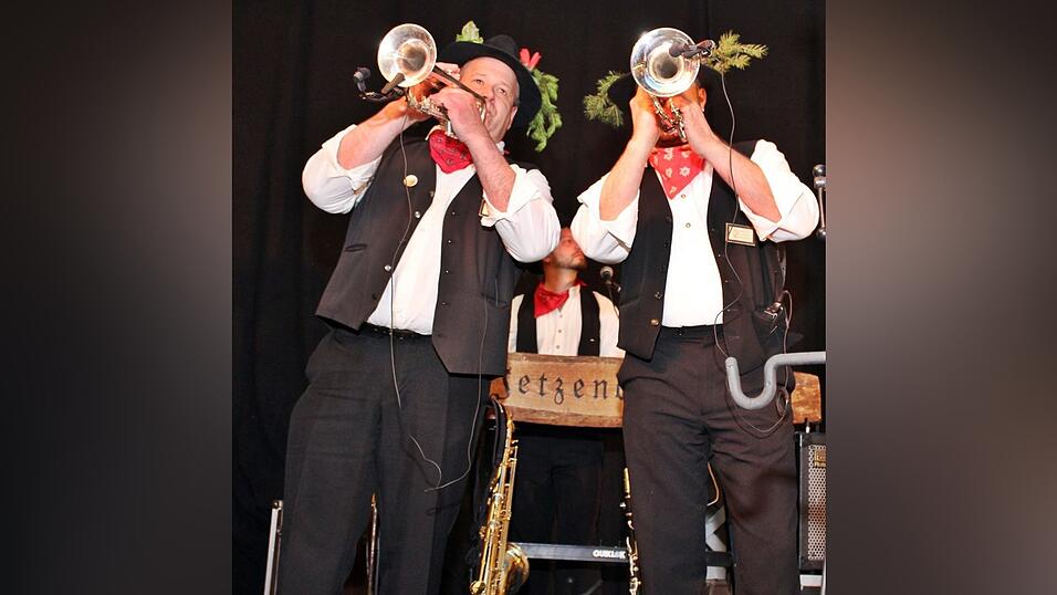 Auch am Freitag war super Stimmung am Ergoldinger Volksfest. Auch am Freitag war super Stimmung am Ergoldinger Volksfest.