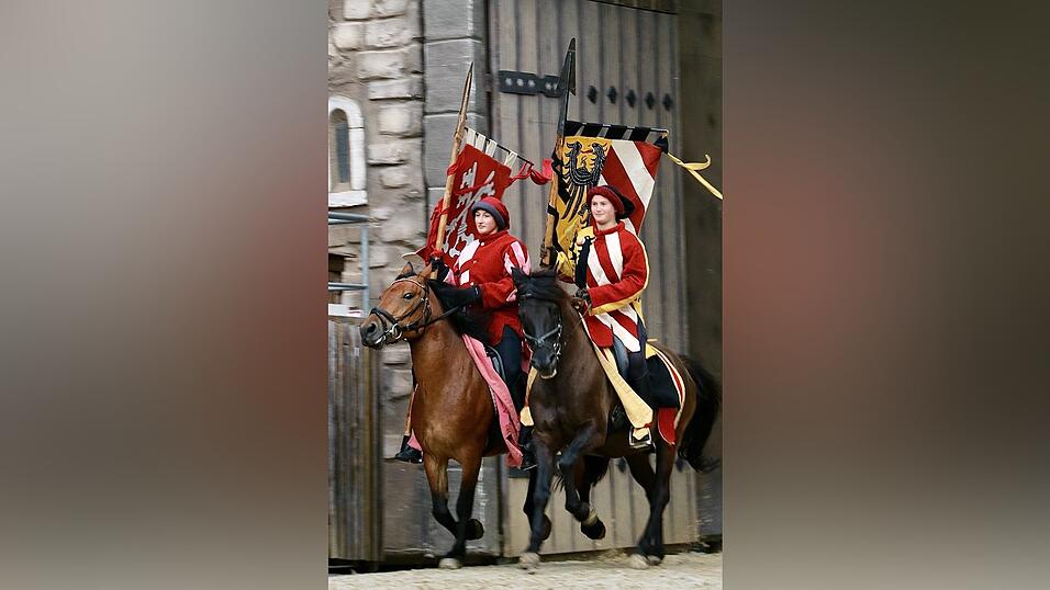 Eindr&uuml;cke von der Gruppe 'blau', die am Freitagabend die Drachenstich-Premiere gespielt hat.