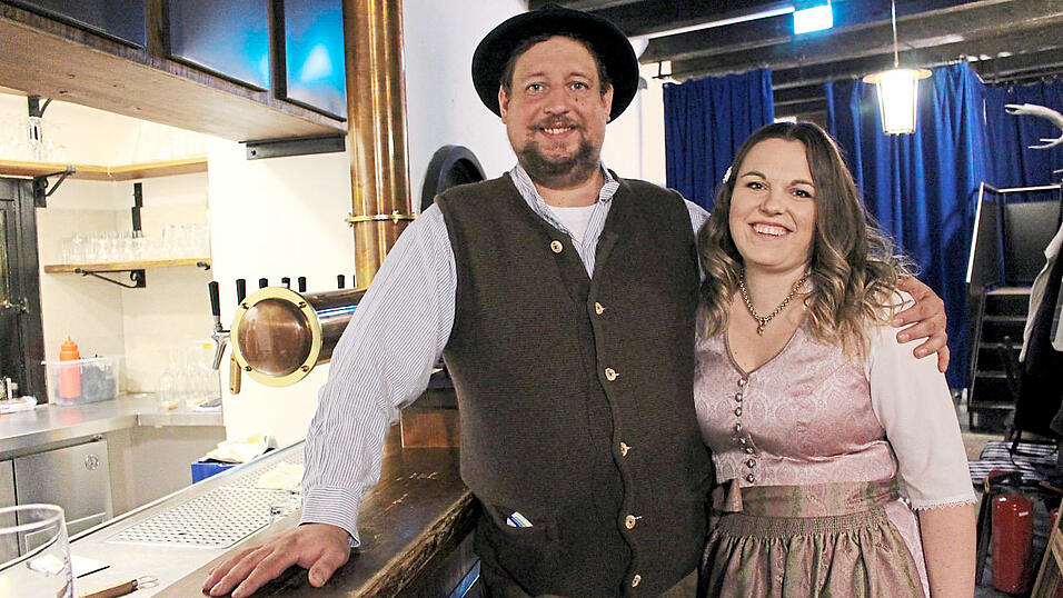 Matthias Kramhöller und seine Frau Korinna führen ab sofort gemeinsam den 'Freischütz' in der Neustadt. Matthias Kramhöller und seine Frau Korinna führen ab sofort gemeinsam den 'Freischütz' in der Neustadt.