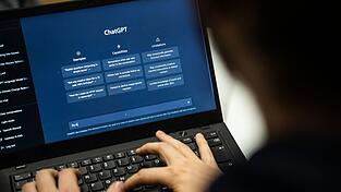 Monate vor dem Schulmassaker soll die T&auml;terin Gedanken zu Waffengewalt auf der KI-Plattform ChatGPT ausgestaltet haben. (Symbolbild)