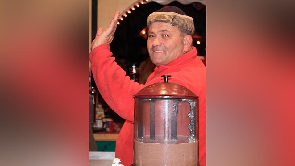 Der Christkindlmarkt und die Weihnachtspyramide geh&ouml;ren in der Adventszeit zu den beliebtesten Treffpunkten in Landshut.