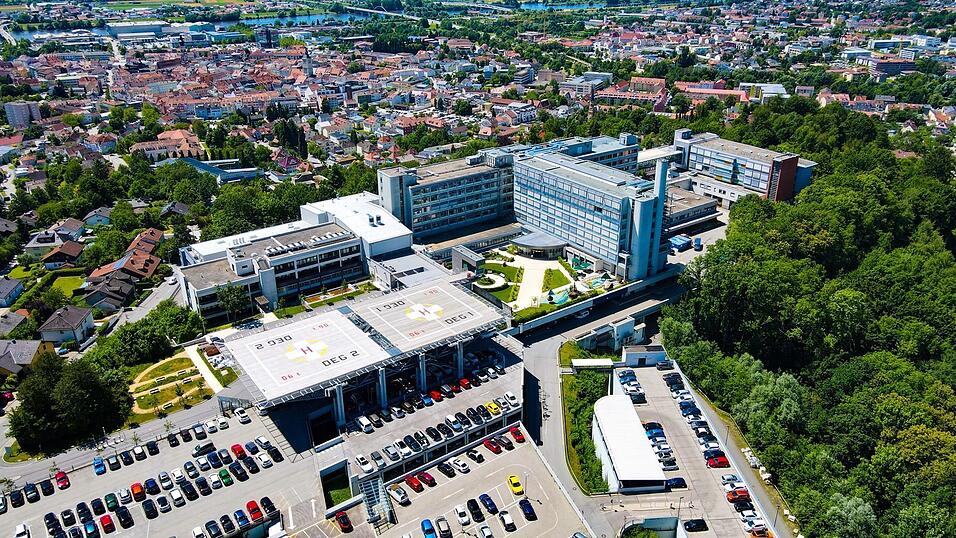 Das Donau-Isar-Klinikum am Perlasberg mit den beiden H&auml;usern in Dingolfing und Landau ist auch 2025 ein Sorgenkind von Landrat Bernd Sibler. Es gilt, das Defizit noch weiter runterzufahren.