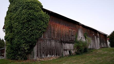 Der Bräustadl ist doch nicht mehr so stabil wie gehofft und soll noch bis Ende Oktober abgerissen werden.