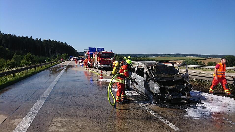 Auf der A93 zwischen Saalhaupt und Bad Abbach hat sich am Donnerstagnachmittag ein Unfall ereignet. Auf der A93 zwischen Saalhaupt und Bad Abbach hat sich am Donnerstagnachmittag ein Unfall ereignet.