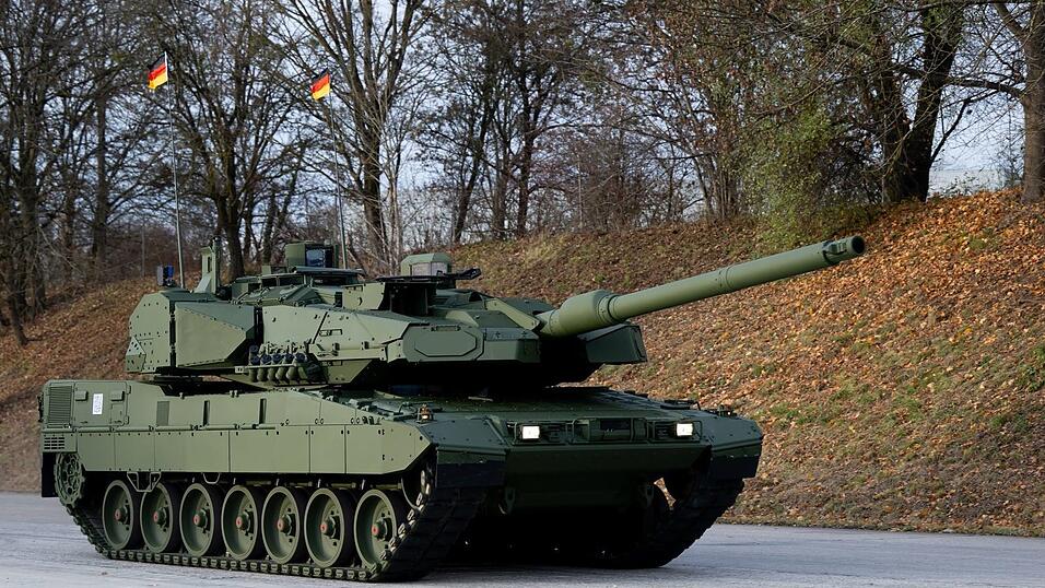 Roll-Out Leopard 2A8 und Panzerhaubitze 2000