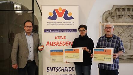 Bürgermeister Martin Stoiber (links) zusammen mit Kulturreferentin Petra Jakobi und Wolfgang Rießelmann vom Gesundheitsamt Bürgermeister Martin Stoiber (links) zusammen mit Kulturreferentin Petra Jakobi und Wolfgang Rießelmann vom Gesundheitsamt