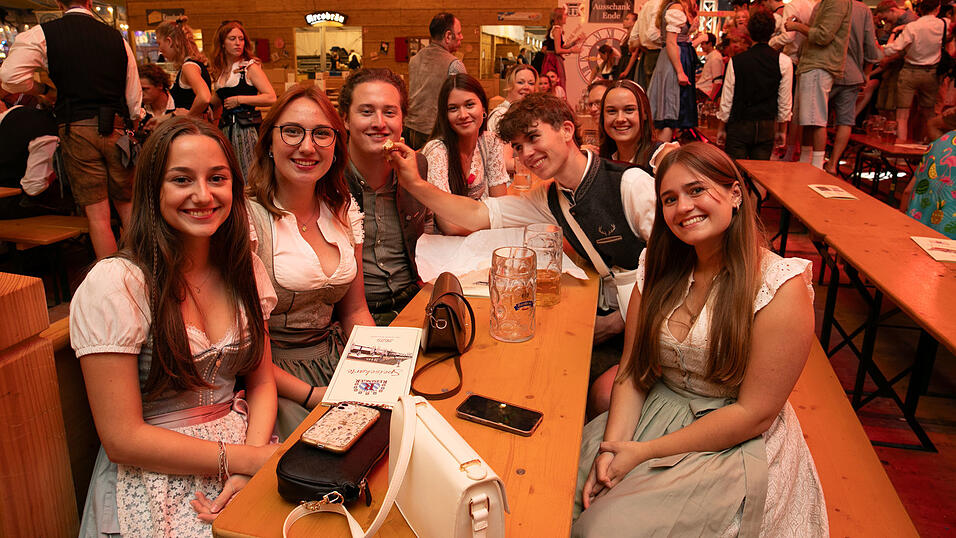 Die Partybilder vom Montag, 11. August, aus dem Festzelt Reisinger. Die Partybilder vom Montag, 11. August, aus dem Festzelt Reisinger.