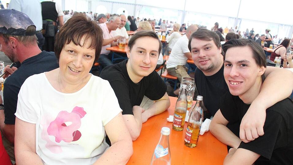 Zur Musik von Headless wurde ausgelassen gefeiert.