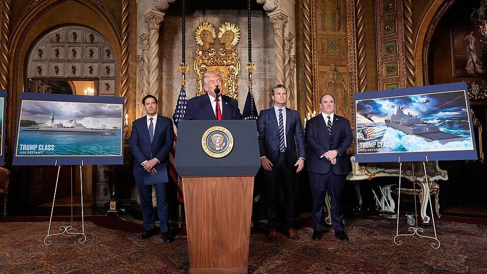 Trump k&uuml;ndigt den Bau von neuen Schlachtschiffen an.