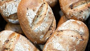 Es gibt Streit um ein Brot. (Symbolbild) Es gibt Streit um ein Brot. (Symbolbild)