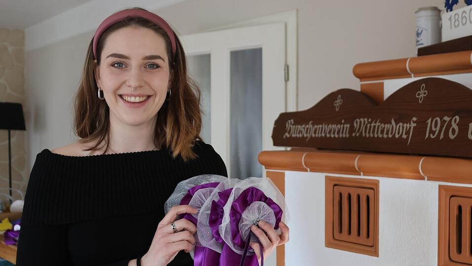 Sophie Schreiner bezaubert beim Ball des Mitterdorfer Burschenvereins als strahlende K&ouml;nigin.