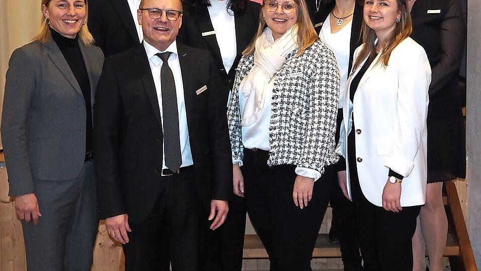 Das Team um Regionaldirektor G&uuml;nter Grassinger stellte sich den Fragen der Bev&ouml;lkerung und steht helfend bereit.